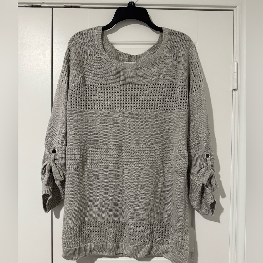 New York & Company Light Gray Knit Sweater